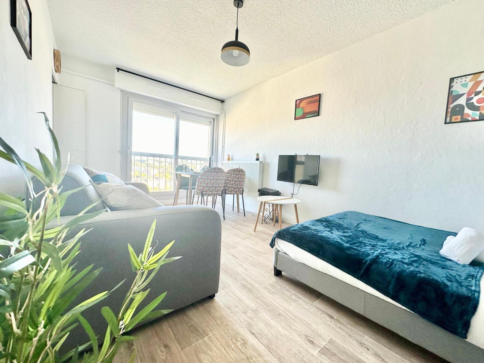 Le Baudin Avec Vue Sur Limoges Apartment Bagian luar foto